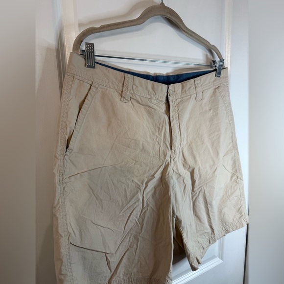 Columbia Men’s Khaki Washed Out Shorts - Size 34W/10L - Picture 2 of 8